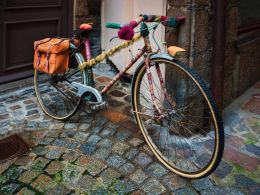 Warmly dressed bike