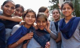 Young girls in Pinjore gardens (India)