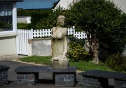 The washerwoman, schist bench