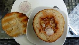 Ciorbă de legume în pâine - Vegetable soup in bread (Romania)